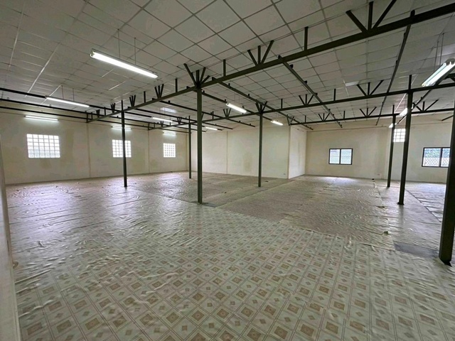 MRTโชคชัย 4 3กม.ให้เช่าโกดัง ออฟฟิศ 3 ชั้น+ชั้นลอย 198 ตร.วา. 1,176 ตร.ม รร.สตรีวิทยา2 1.2 กม.ซ.นาคนิวาส 49-53