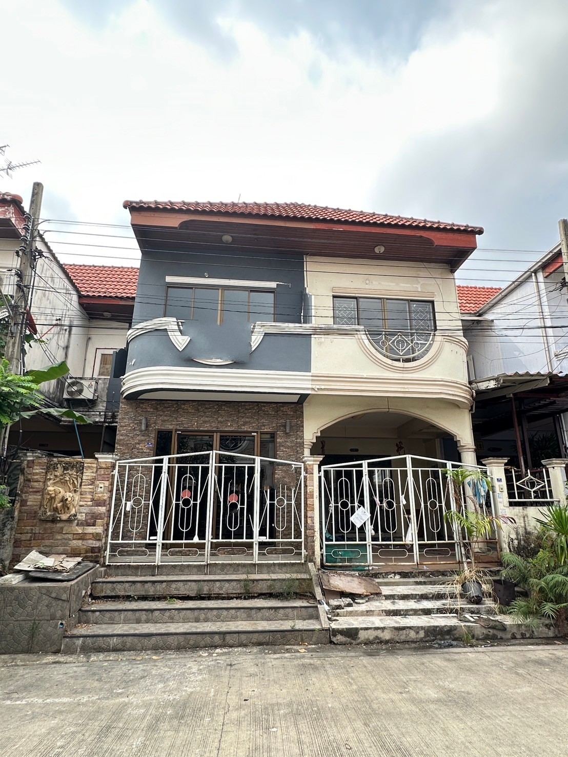 ขายทาวน์เฮ้าส์มือสอง เขตลาดกระบัง กรุงเทพมหานคร  โครงการ รุ่งกิจวิลล่า 11