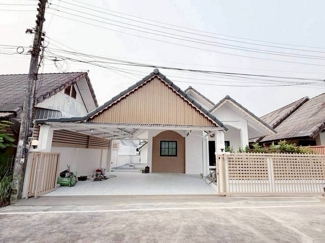 บ้านชั้นเดียว รีโนเวทใหม่ พร้อมเข้าอยู่ น้ำไม่ท่วม สันทราย
