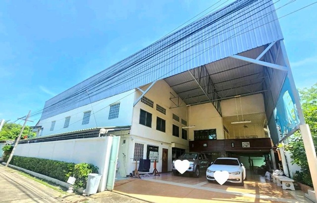 รร.สตรีวิทยา2 1.2 กม.ซ.นาคนิวาส 49-53 MRTโชคชัย 4 3กม.ให้เช่าโกดัง ออฟฟิศ 3 ชั้น+ชั้นลอย 200 ตร.วา. 1,180 ตร.ม