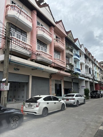 ให้เช่าอาคารพาณิชย์ 3 ชั้น 20 ตร.ว. 3 ห้องนอน ย่านเสรีไทย ใกล้ตลาดมีนบุรี