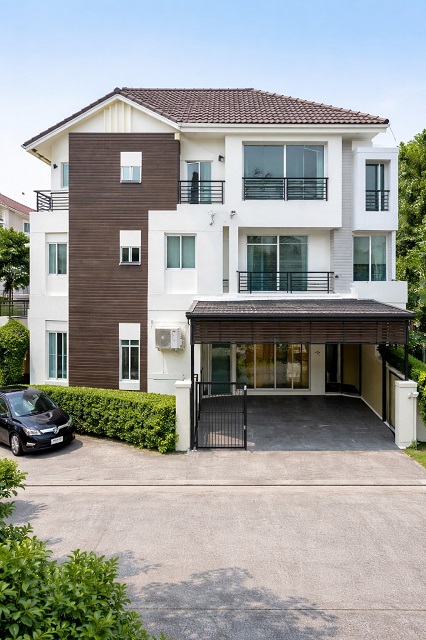 บ้านรีโนเวทใหม่ ทาวน์โฮม 3 ชั้นให้เช่าหลังมุม 3นอน  BTSสายหยุด สะพานใหม่ ถ.วัชรพล เวนิส ดิ ไอริส 2.1 กม. 3 น้ำ 25 ตร.ว.