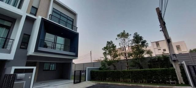 ให้เช่าทาวน์โฮม โครงการ เนอวานา ดีฟายน์ กรุงเทพกรีฑา ซอยศรีนครินทร์-ร่มเกล้า