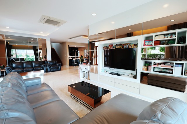 บ้าน แกรนด์ บางกอก บูเลอวาร์ด สาทร (กัลปพฤษ์) 90 ตร.ว. 0 NGAN 0 RAI 4 Bedroom 21000000 บาท เป็นส่วนตัว