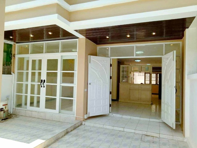 รามอินทรา 30-36 MRT มัยลาภ 1.3 กม. 6 นอน  รร.นานาชาติกีรพัฒน์ 350 ม. ให้เช่าทาวน์โฮม 3 ชั้น เดอะวอล์ค เกษตร-นวมินทร์ 1.7 กม. 