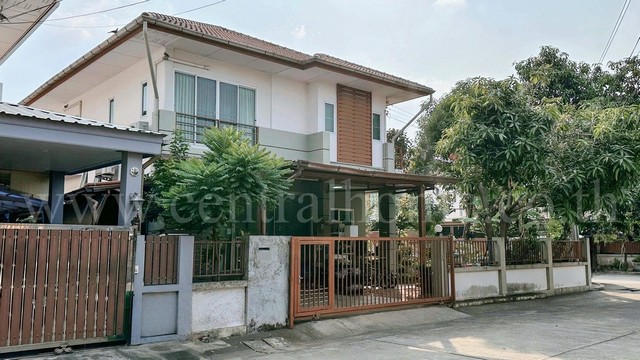 ลดราคาด่วน บ้านเดี่ยว หมู่บ้าน โชคประชา เฟส 2 หลังมุม แปลงใหญ่ สภาพดี 