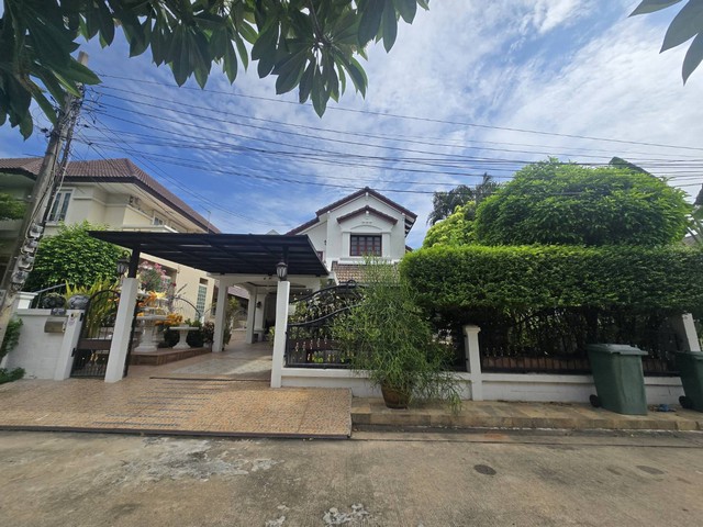 บ้าน สีวลี ติวานนท์ ปากเกร็ด ใหญ่ขนาด 76 Square Wah 0 Ngan 0 ไร่ 4Bedroom2น้ำ   ราคาดี เยี่ยม บ้านสวยพร้อมอยู่
