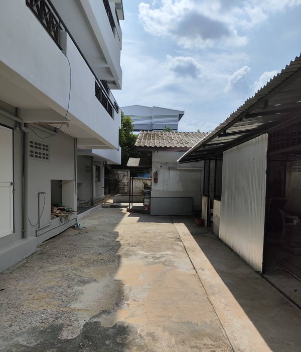 ให้เช่าตึกอาคารโกดัง/คลังสินค้า 4 ชั้น พื้นที่ใช้สอยขนาด 550 ตร.ม ถนนลาดพร้าว101 โพธ์แก้ว ออก นวมินทร์ 111 ได้  ราคาเช่า 55,000 บ/ด