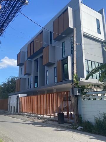 ให้เช่าโฮมออฟฟิศ 3.5 ชั้น 50 ตร.ว. ย่านรัชดา ลาดพร้าว-วังหิน ใกล้ MRT ลาดพร้าว