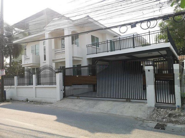 ขายด่วนบ้านเดี่ยว 2 ชั้น 67 ตร.ว. 5 ห้องนอน ย่านรามอินทรา39 วัชรพล สุขาภิบาล5 ตกแต่งสวยพร้อมอยู่