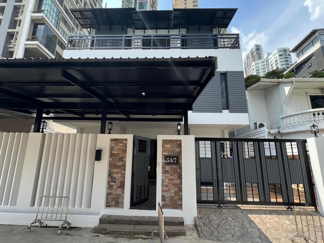 ให้เช่าบ้าน 2 ชั้น 66 ตรว. 5 ห้องนอน ซอยสุขุมวิท 26 ทำเลดีย่านธุรกิจ ใกล้ BTS พร้อมพงษ์, EmQuartier, Emporium