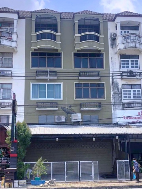 ปทุมสายใน รร.วัดโคก 500 ม.การไฟฟ้าส่วนภูมิภาค 900 ม.ขาย-เช่าอาคารพาณิชย์ 4 ชั้น 1คูหา บางปรอก  เหมาะกับทำธุรกิจ สำนักงาน ขนส่ง 4 นอน 