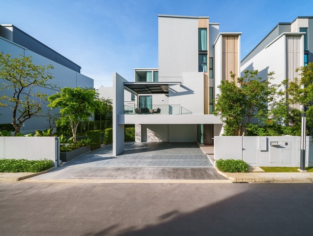 ขาย/ให้เช่าบ้านเดี่ยว 3ชั้น VIVE กรุงเทพกรีฑา ที่ดิน 110 ตร.ว พื้นที่ใช้สอย 421 ตร.ม มีลิฟท์+มีเฟอร์+สระว่ายน้ำ ตกแต่งครบพร้อมเข้าอยู่