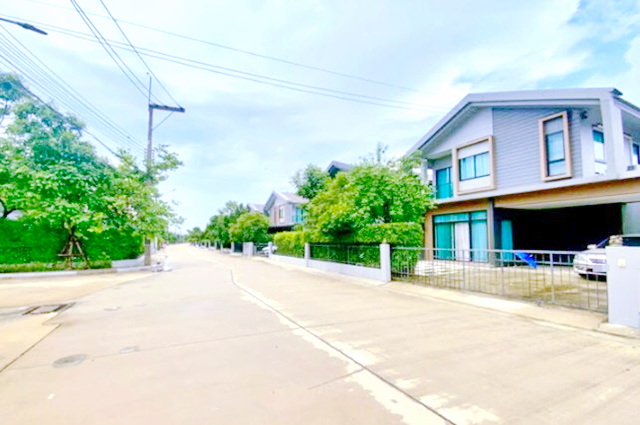 แสนสิริ 52 ตร.วา. 210 ตร.ม. รร.วัดไพร่ฟ้า 1.8 กม. ให้เช่าบ้านเดี่ยว 2 ชั้น ตลาดพวงสว่าง345 3 กม. 3 นอน 2 น้ำ เฟอร์ฯตามรูป 