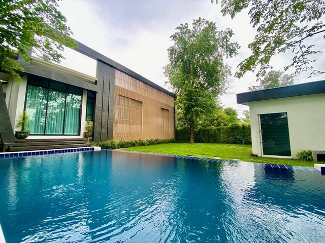 ขายเพียง 13.85 ล้าน Pool Villa 150 ตรว. สันกำแพง #แม่ออน ทำเลดี เฟอร์นิเจอร์ครบ พร้อมเข้าอยู่ บิ้วอินทั้งหลัง ซื้ออยู่เองหรือปล่อยเช่าได้