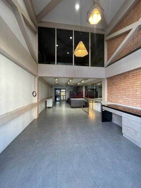 P1910 ให้เช่า โฮมออฟฟิศ Home Office  โกดัง 4.5 ชั้น วิภาวดีรังสิต 20 รัชดา19 ใกล้ MRT ลาดพร้าว และ รัชดาภิเษก