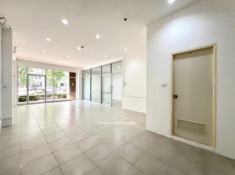 LM25-0059 ขาย/ให้เช่า ห้องว่าง คอนโด ลุมพินี คอนโดทาวน์ รามอินทรา นวมินทร์ พื้นที่ 57.63 ตรม ปรับปรุงใหม่ เหมาะทำกิจการ