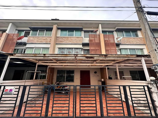 ขายทาวน์โฮม 3 ชั้น หมู่บ้านทาวน์พลัส เกษตร – นวมินทร์ หลังบุญถาวรเกษตรนวมินทร์ ใกล้เลียบด่วน **ขายพร้อมผู้เช่า